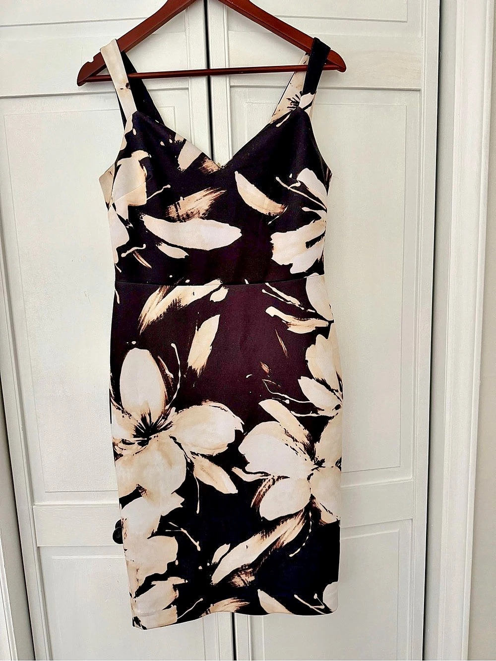 Ashley Beyond Graham The Sea Floral Mini Dress in Black & Cream Size 6